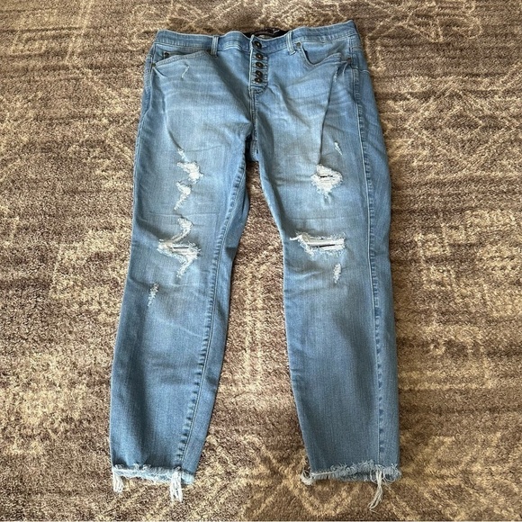 NWOT Torrid Bombshell Skinny Stretch High-Rise Destructed Jeans Fray Hem 16S - Picture 3 of 10
